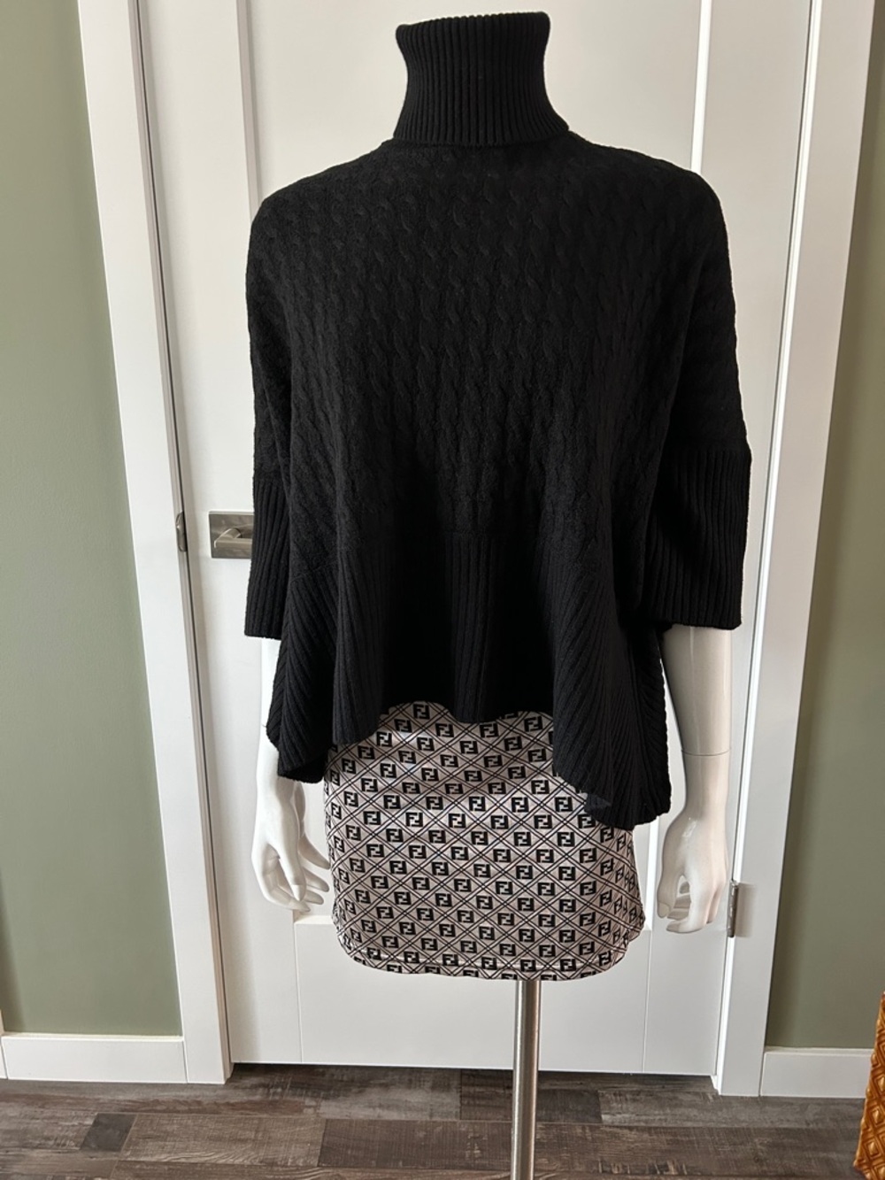 MaxMara Virgin Wool Poncho Sweater S/M Black Turtleneck - Picture 12 of 15